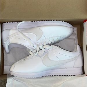 *Never Worn* Leather Nike Cortez